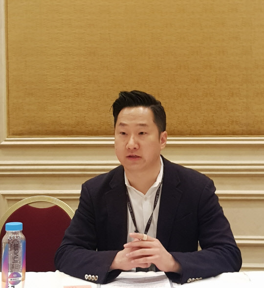 김명인 미미박스 기술부문 프론티어팀장이 클라우드 적용전략을 설명하고 있다.